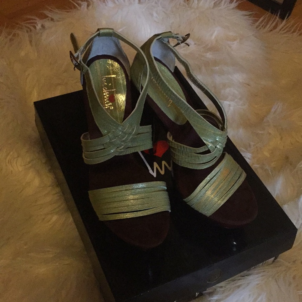 Never worn outside. Walked around the house only.